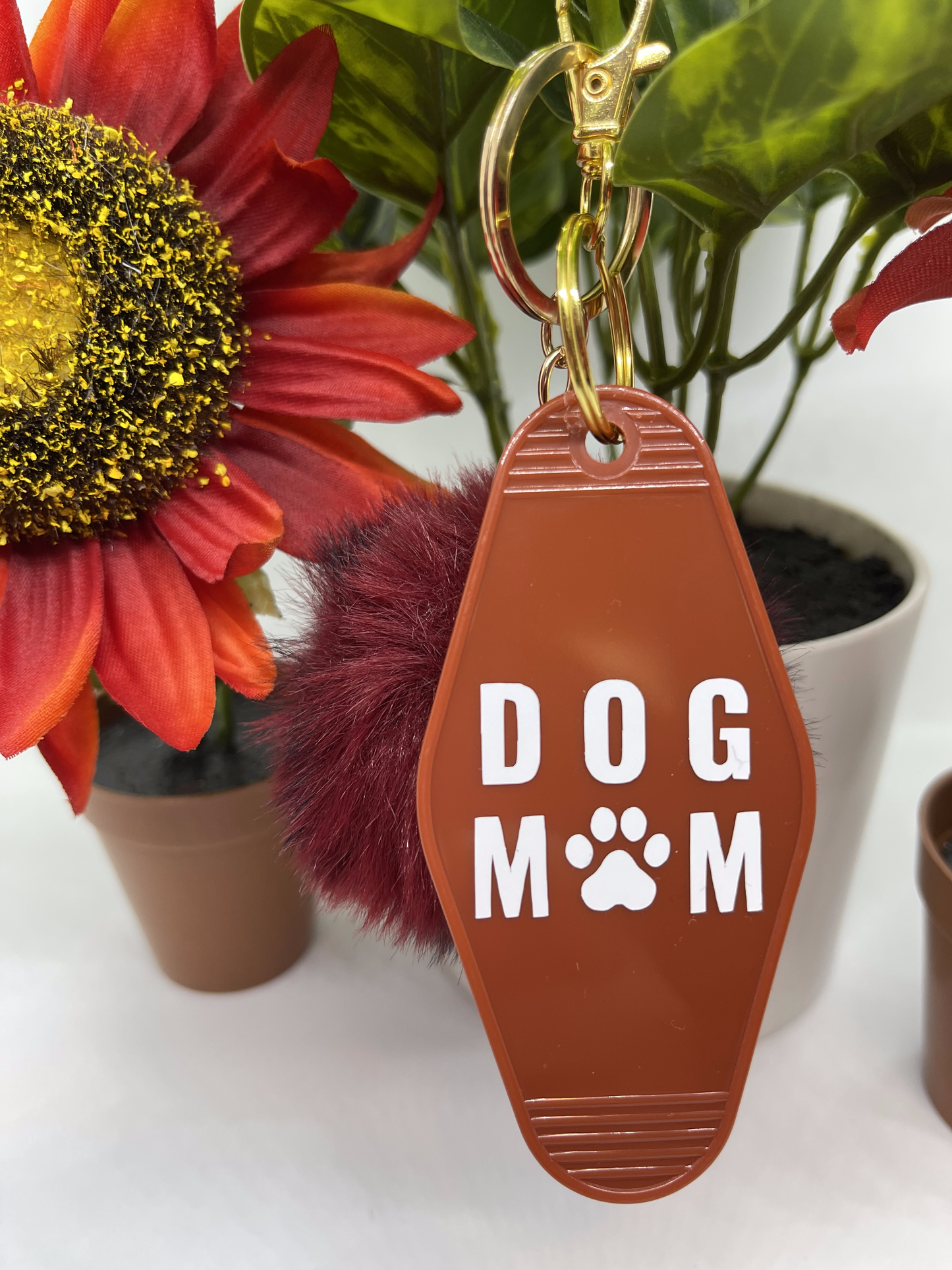 Vintage Motel Style Keychain - DOG MOM